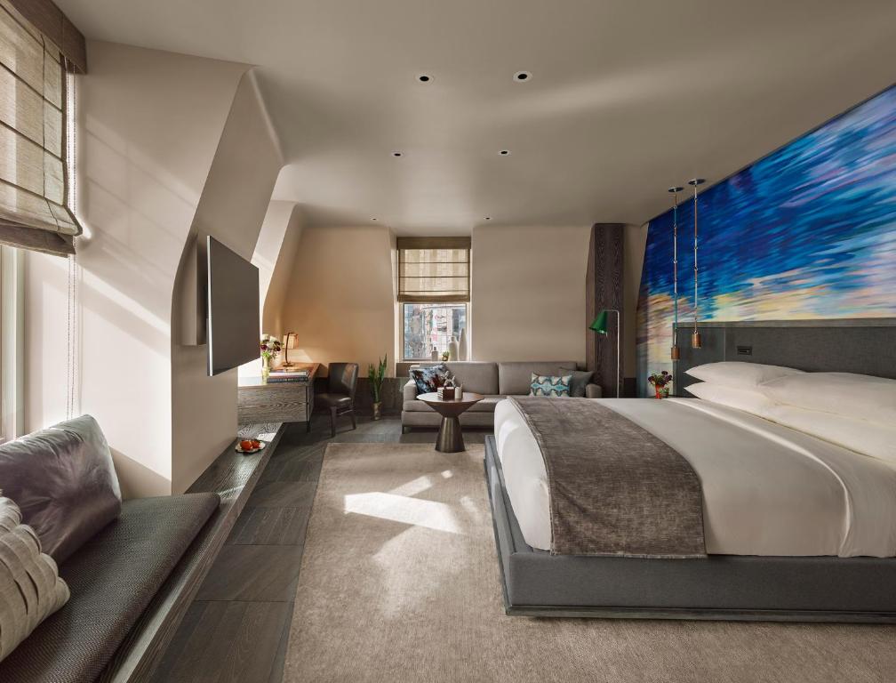 The Knickerbocker hotel room