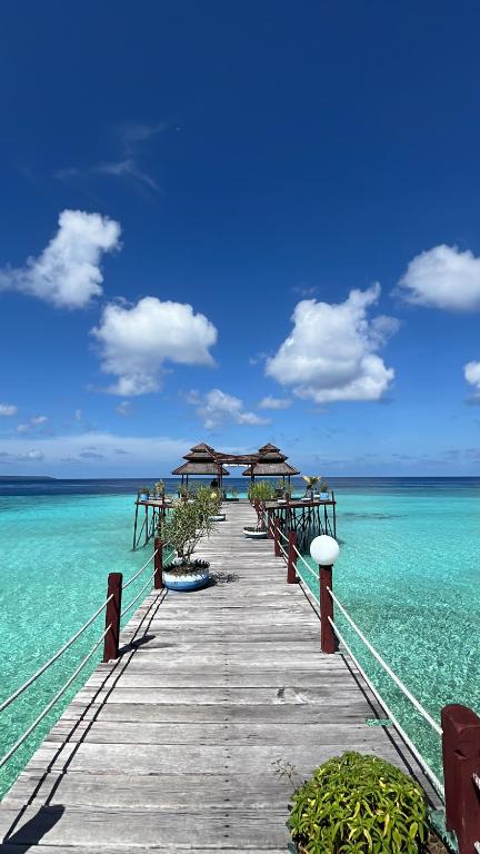 1. Derawan ..