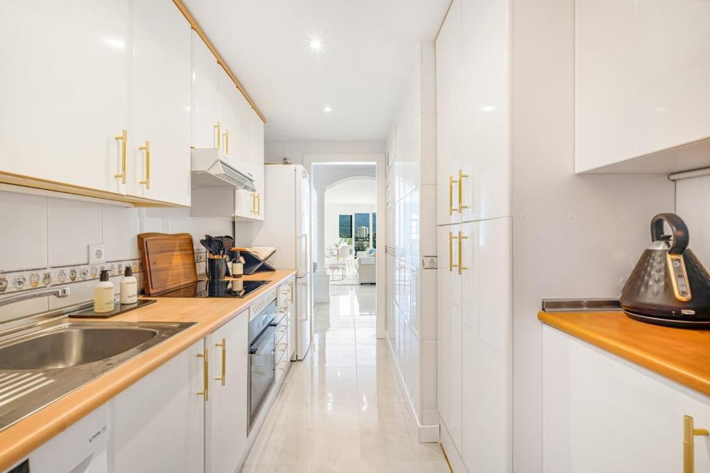 Amazing apartment with sea view in Puerto Banus - 4