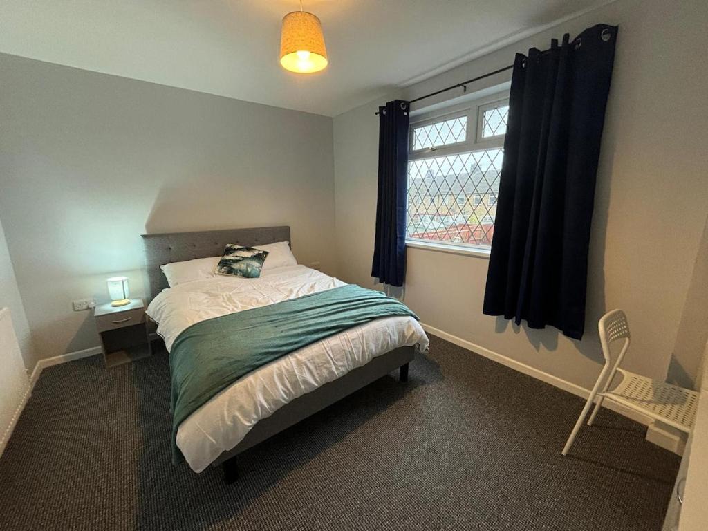 Perfect for NHS Staff & Contractors - Fast WiFi - 1 Bedroom in 4 Bedroom House CD2, Scartho