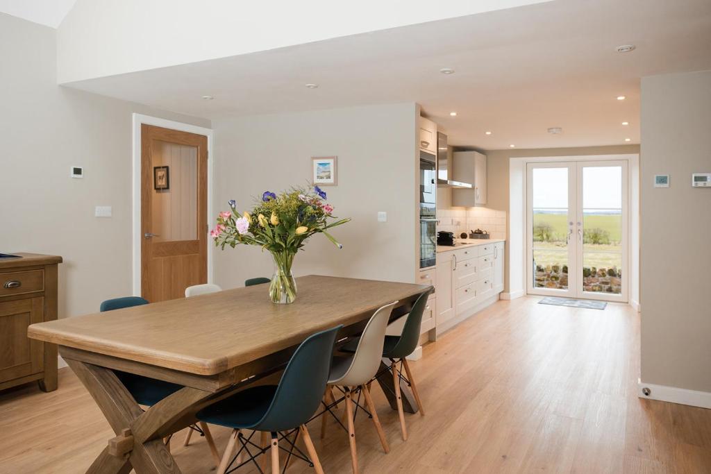 Swallow's Nest, farm get away with hot tub, Velvethall Station