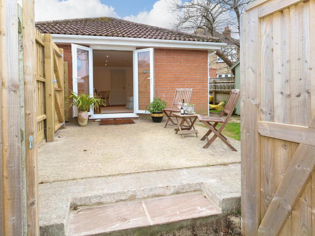 Hide-A-Way, Weymouth