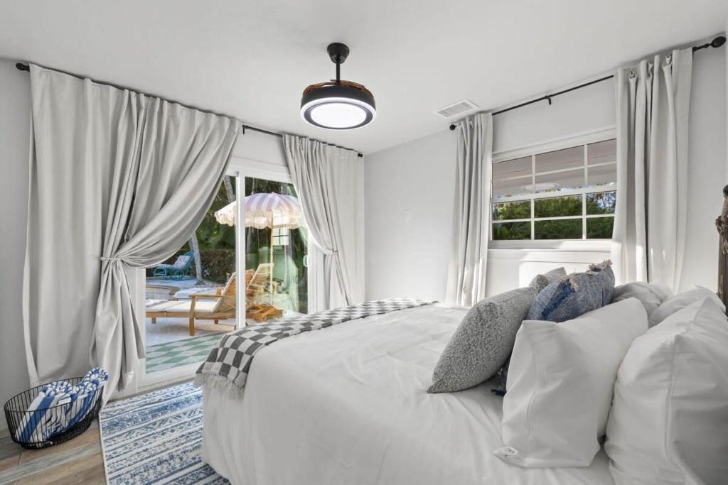 2 bedroom 1 bath pool view Private suite, Fort Myers