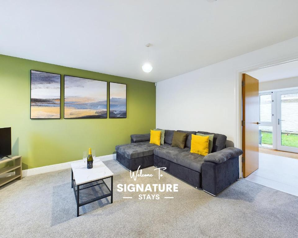 Newquay Fistral Beach House by Signature Stays, Newquay