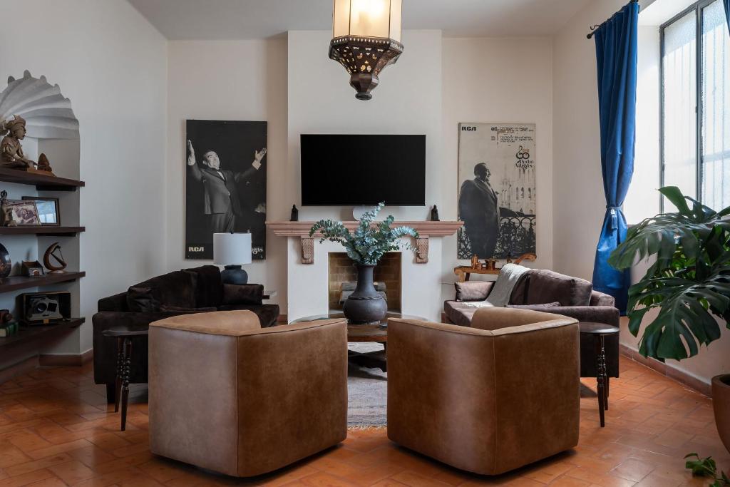 Casa Pedro Vargas, 6BR Estate with Hot Tub & Modern Comforts - 5