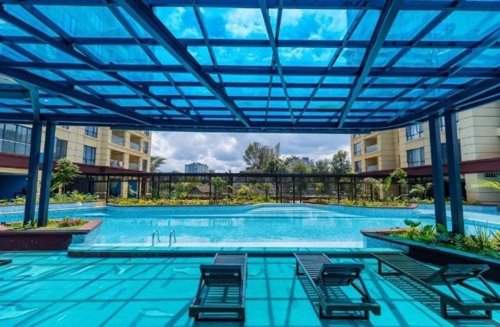 Plushy Nivla haven with pool,gym and mini mart yaya, Nairobi