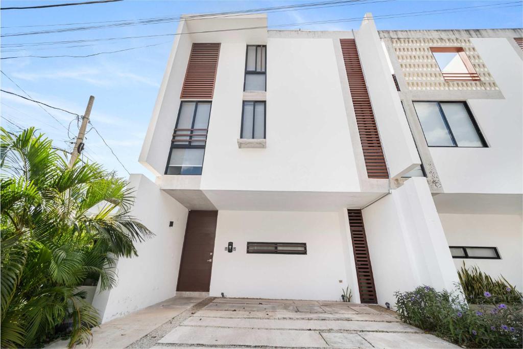 Sunny Mérida Getaway: Spacious 3BR with Pool - 2