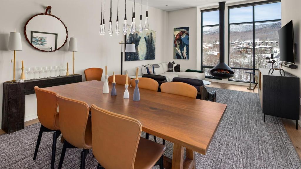 Treehouse 409 EPIC 3 bed By Stowe Mountain Rentals, Stowe