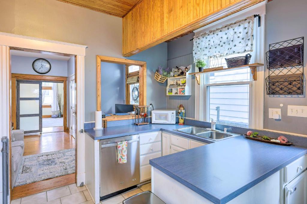 Cincinnati Home with Deck and Private Hot Tub!, Cincinnati