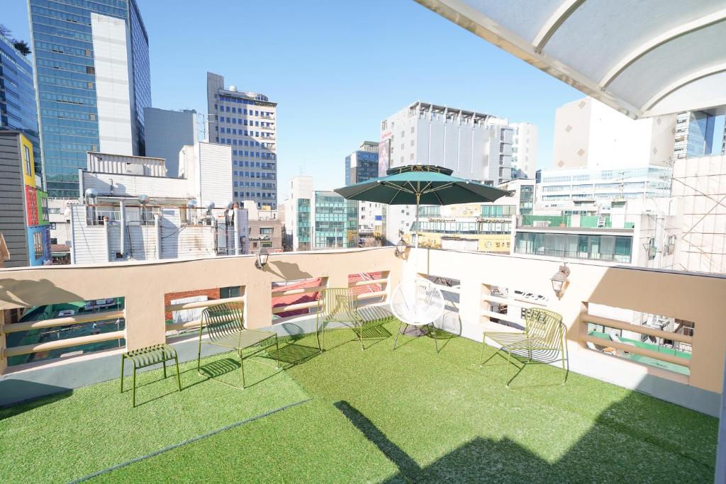 Hongik Univ. Station Romantic Rooftop House