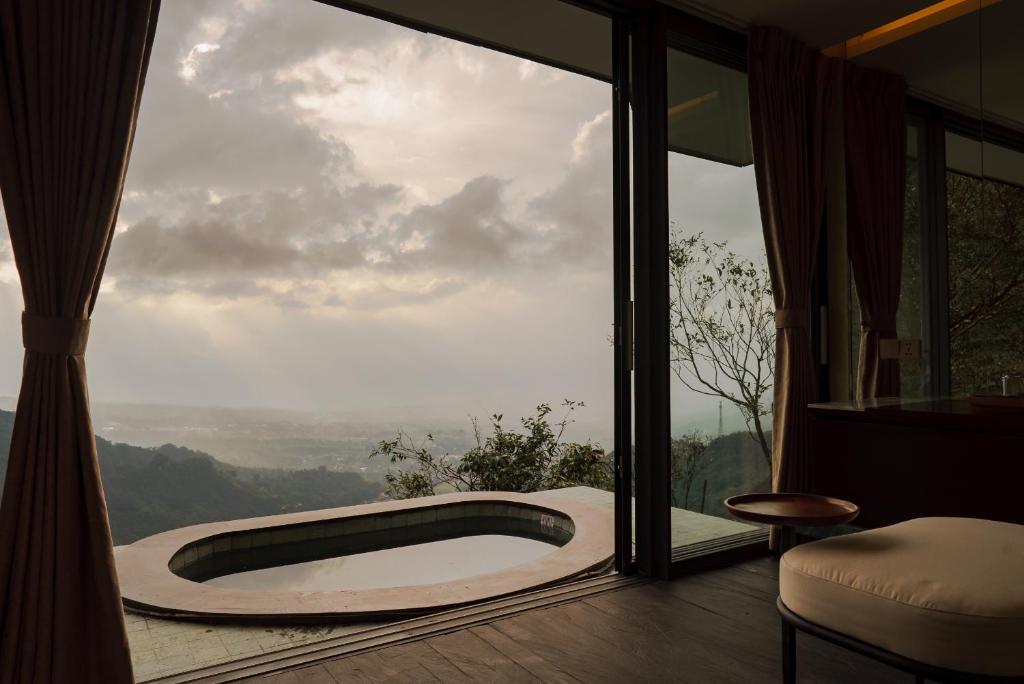 Hot tub, MAHHA dii MERU Resort in Puncak