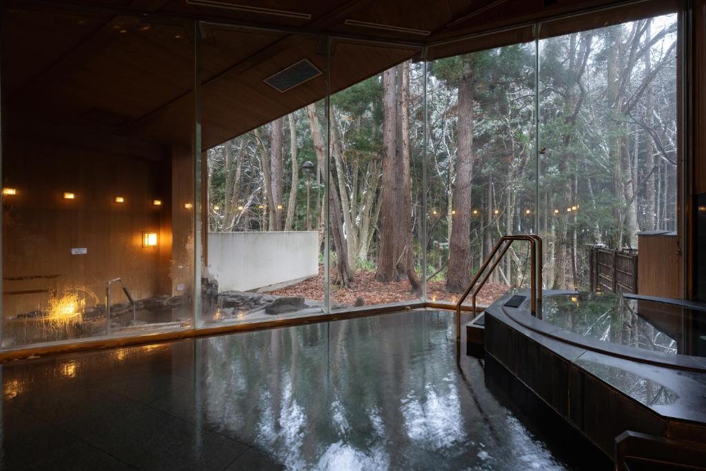 Hot spring bath