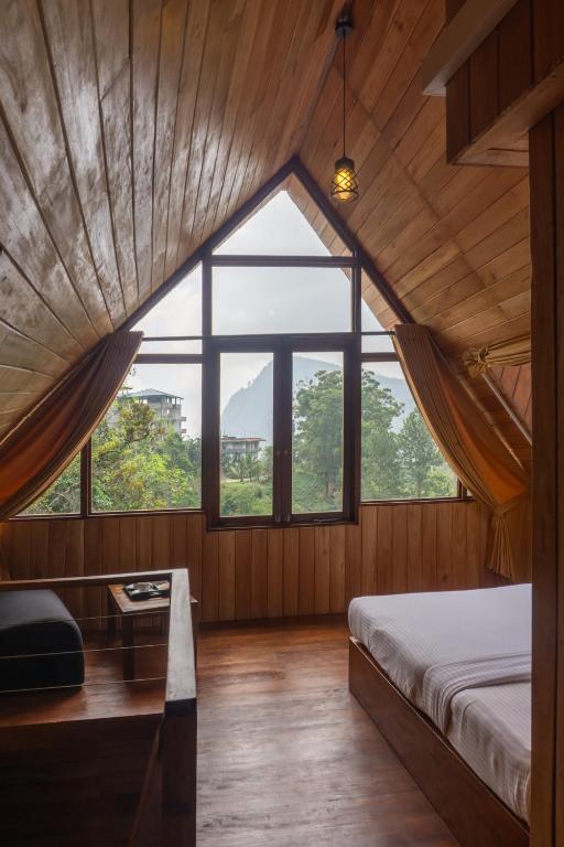 Refresh Inn Ella, Ella