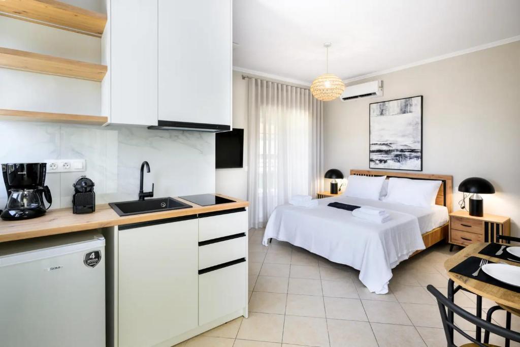 Ml House, Tsoukalades