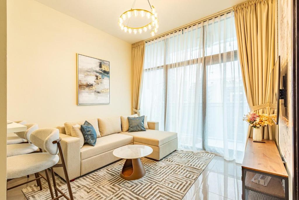 Stylish 1BR Business Bay - Near Metro - Balcony with City Views, Dubaï