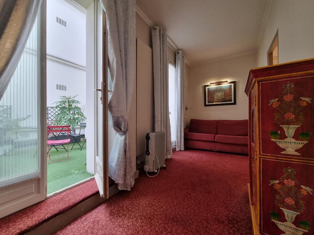 โรงแรมฟร๊องซอิเฟล (France Eiffel Hotel)