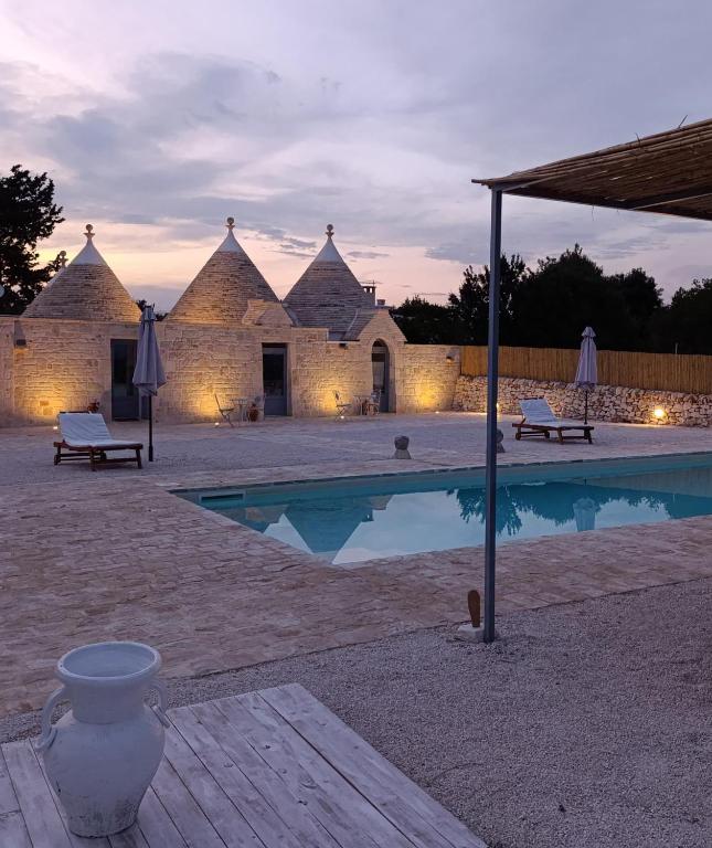 Trulli Fortunato private, heated swimming pool - 2