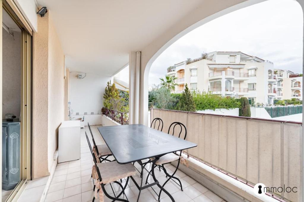 Spacious apartment with pool located in the Marina of Mandelieu - 2