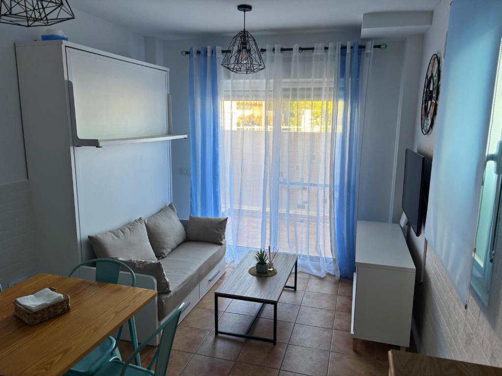 Laguna Beach 4U, Vera