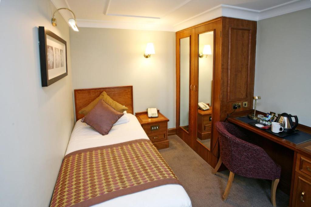 Best Western Plus Pinewood on Wilmslow photo