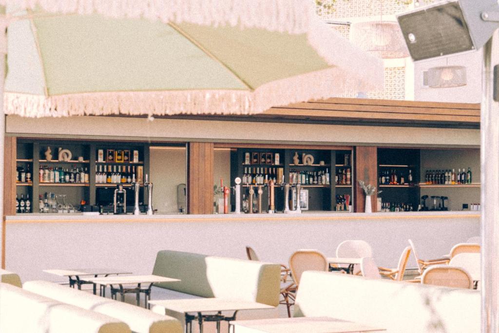 Marina Resort Benidorm - The Original Benidorm Vibe — Restaurant & bars in Benidorm, Valencian Community