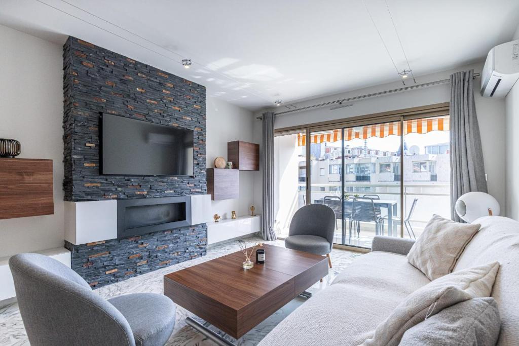 3 High-End Rooms Central, Cannes