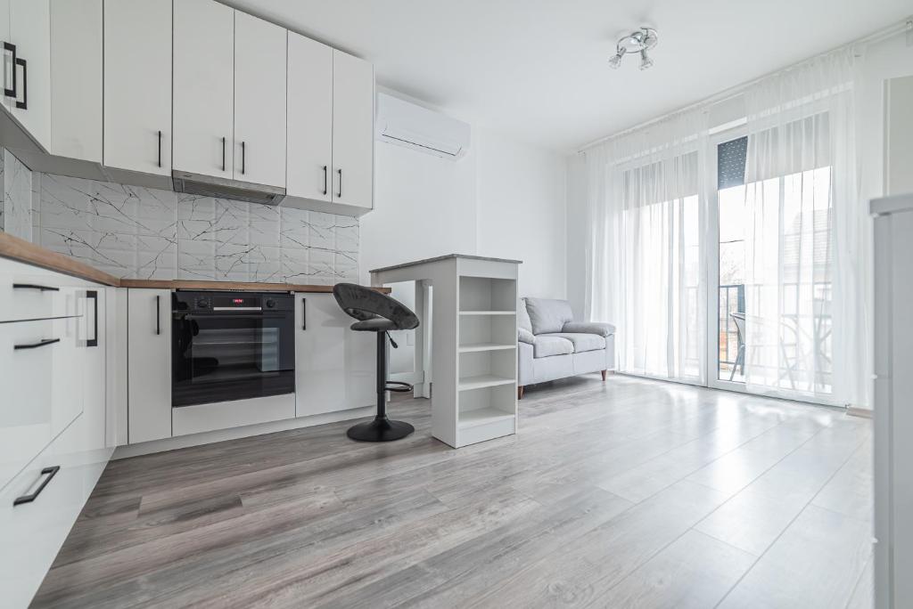 Móra Apartman, Segedín