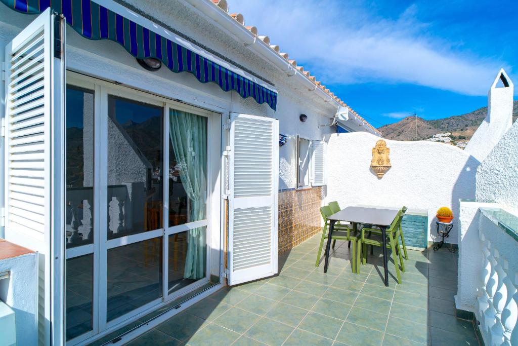 Sunny Terrace Chimenea by Casasol - 3