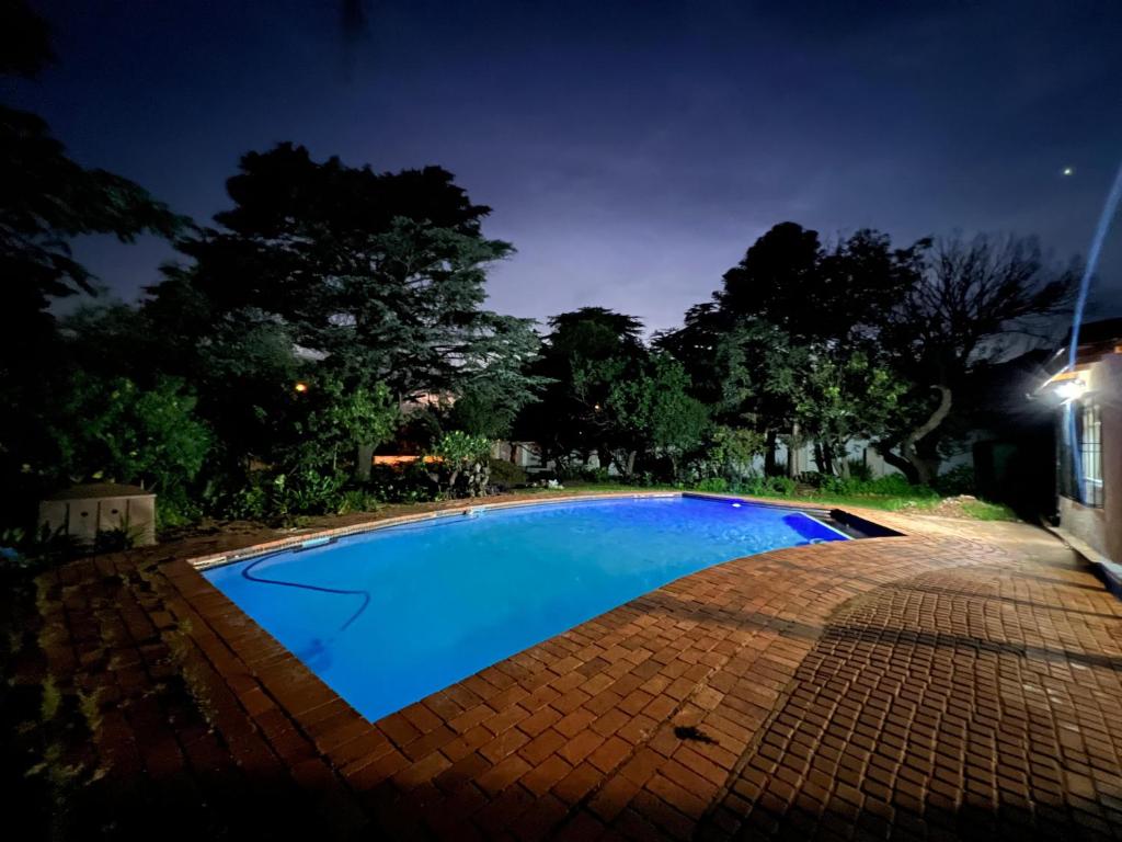 Gael Guest 6, Johannesburg