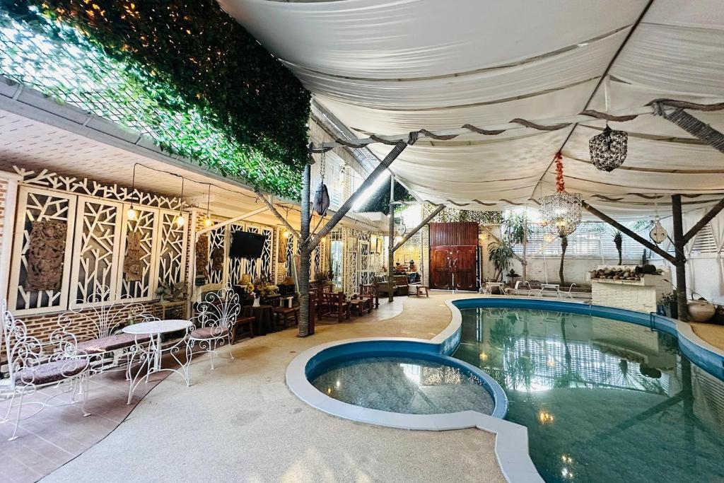 Swimming pool
