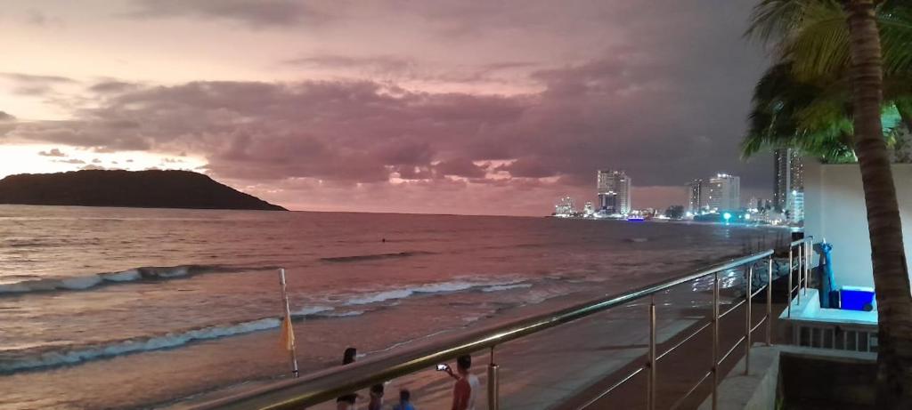 Camino al Mar Apartment with Amazing View of the Ocean, Beach and Swimming Pool, 2 Rooms - 3
