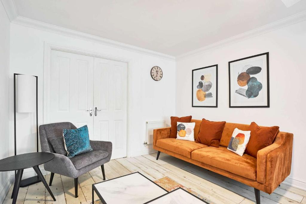 Host & Stay - Hazelnut House, Launceston