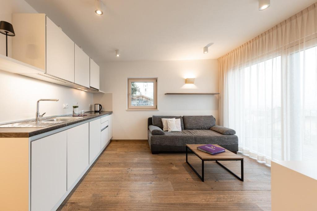 Babioshof - modern, spacious apartments with stunning view, 2 bedrooms & 2 bathrooms, pool & whirlpool, Südtirol Guest Pass in Kaltern-Caldaro - 2