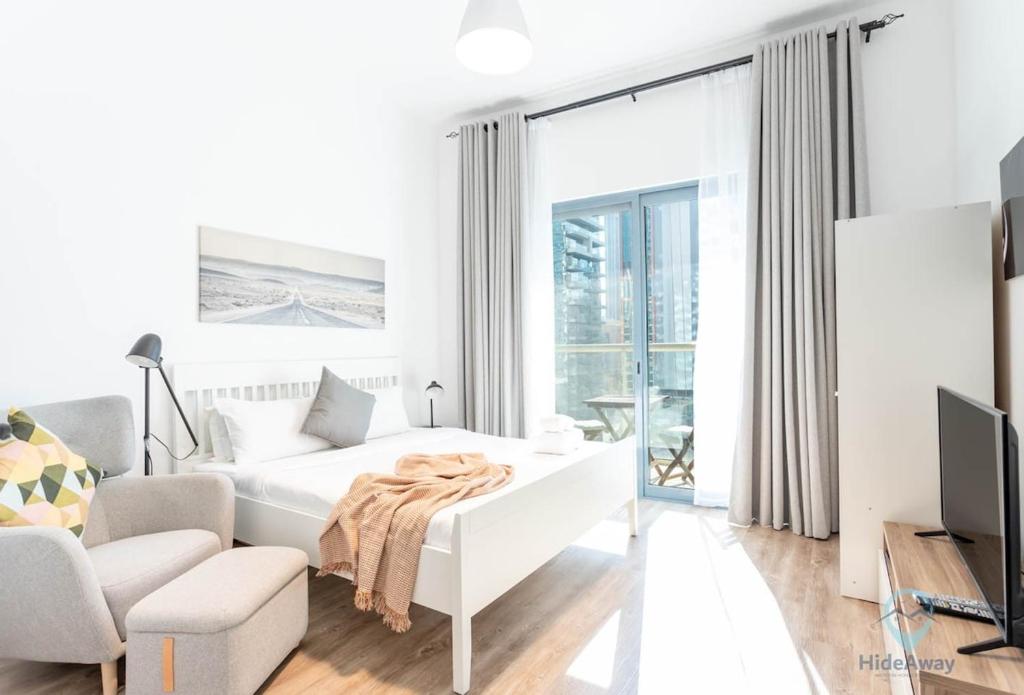 Lovely Bright Studio Steps to JBR! Upgraded, Dubaj