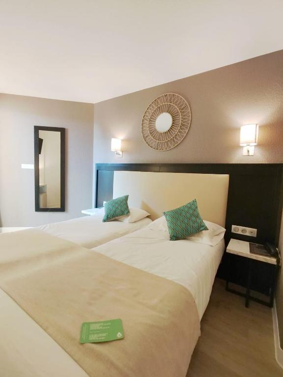 Twin Room - City Side
