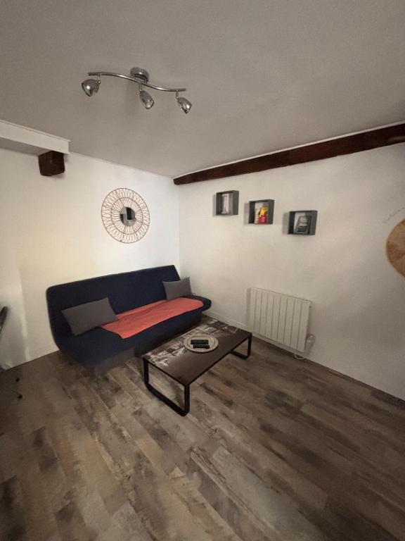 Hypercentre, proche halage et rue principale, Redon