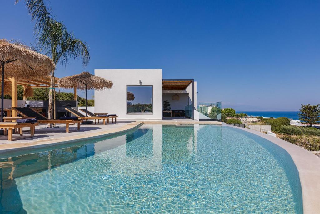 Bohemian Villas - Private Infinity Pools & Panoramic Sea View - just 500m from Beach, Skaleta