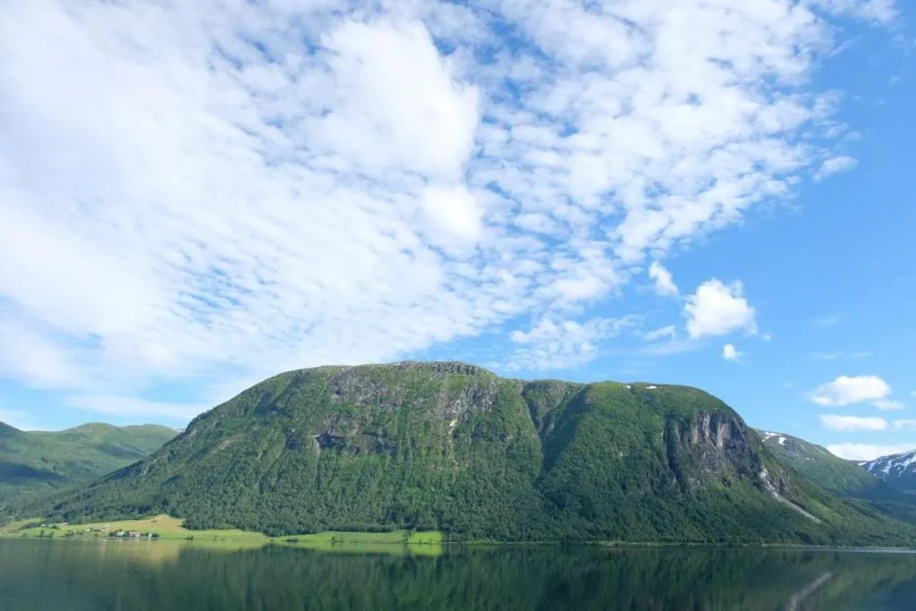 Jølster Lake View, hotel in Årdal