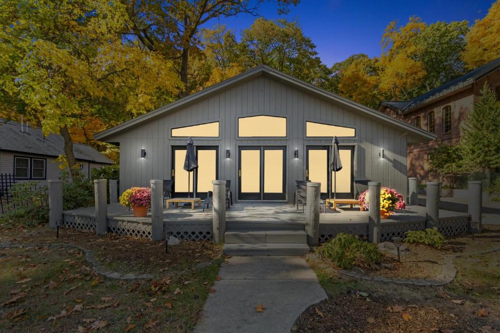 How you Dune, Saugatuck