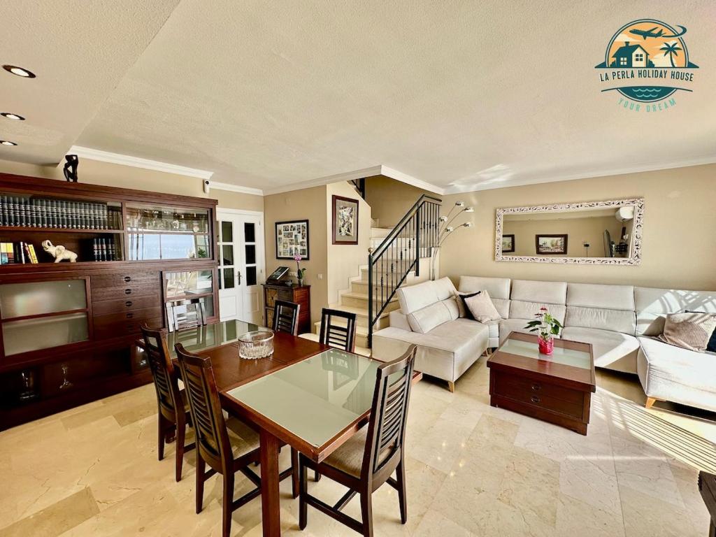 Seafront Townhouse with Stunning Mediterranean Views, community pool - 3