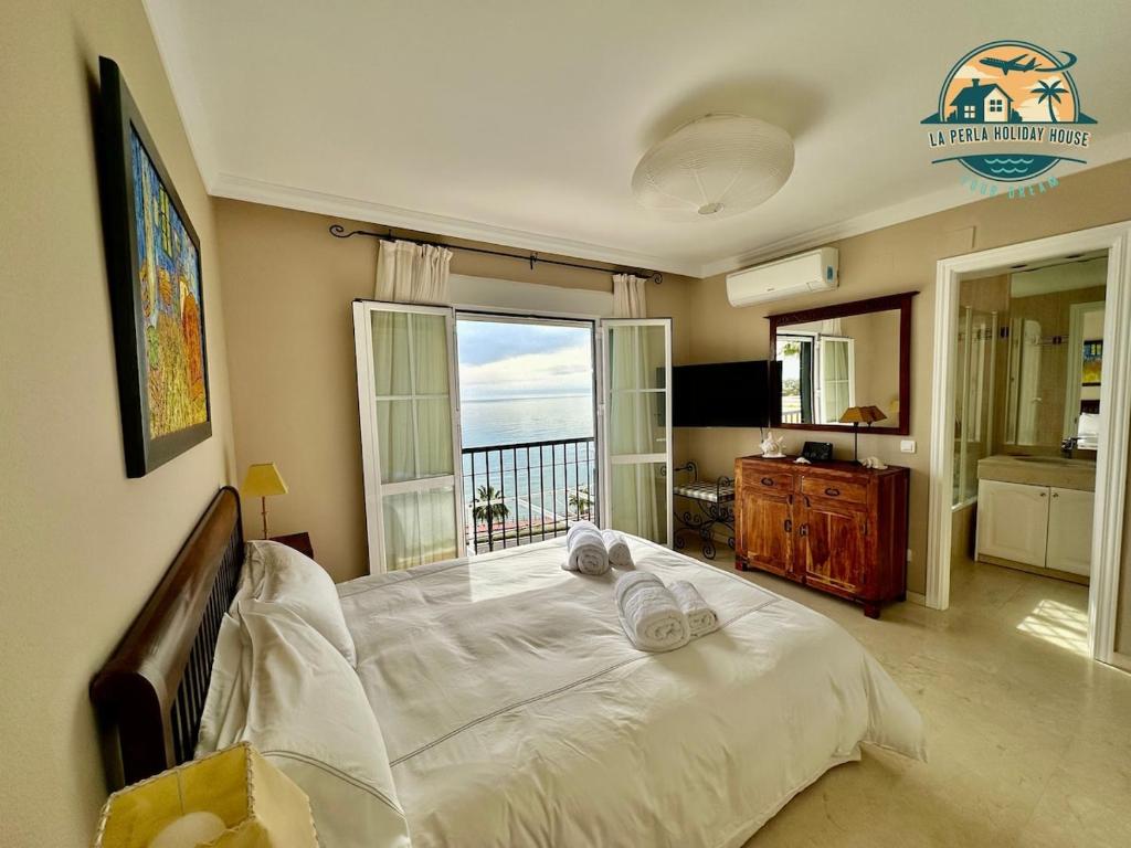 Seafront Townhouse with Stunning Mediterranean Views, community pool - 5