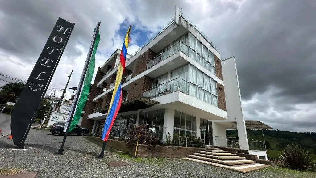 LUXURY Hotel，位于圣罗莎德卡瓦尔的酒店