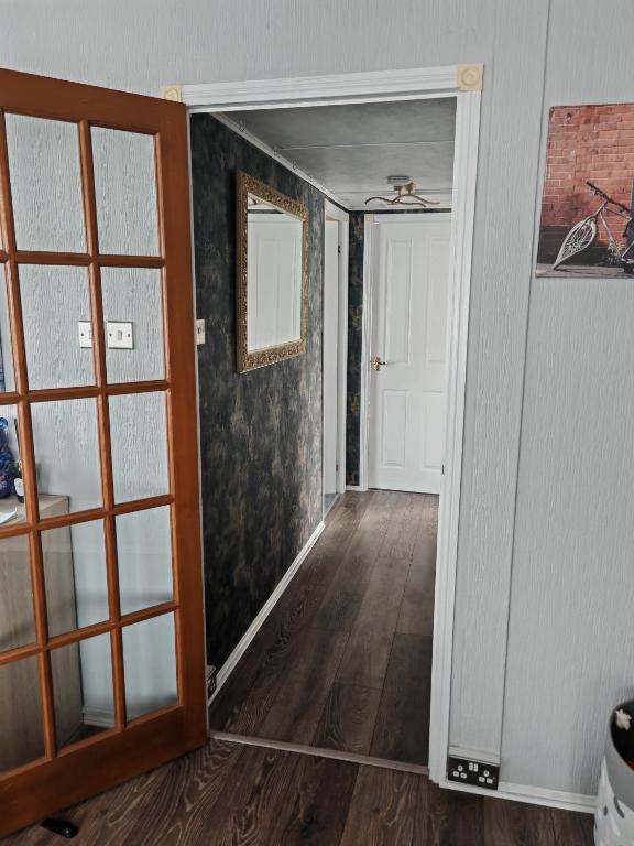 Dog Friendly 8 Berth Lodge, Hunstanton photo 8