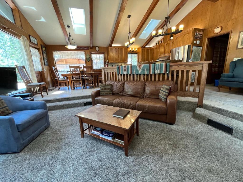 The Tree House II, Wawona