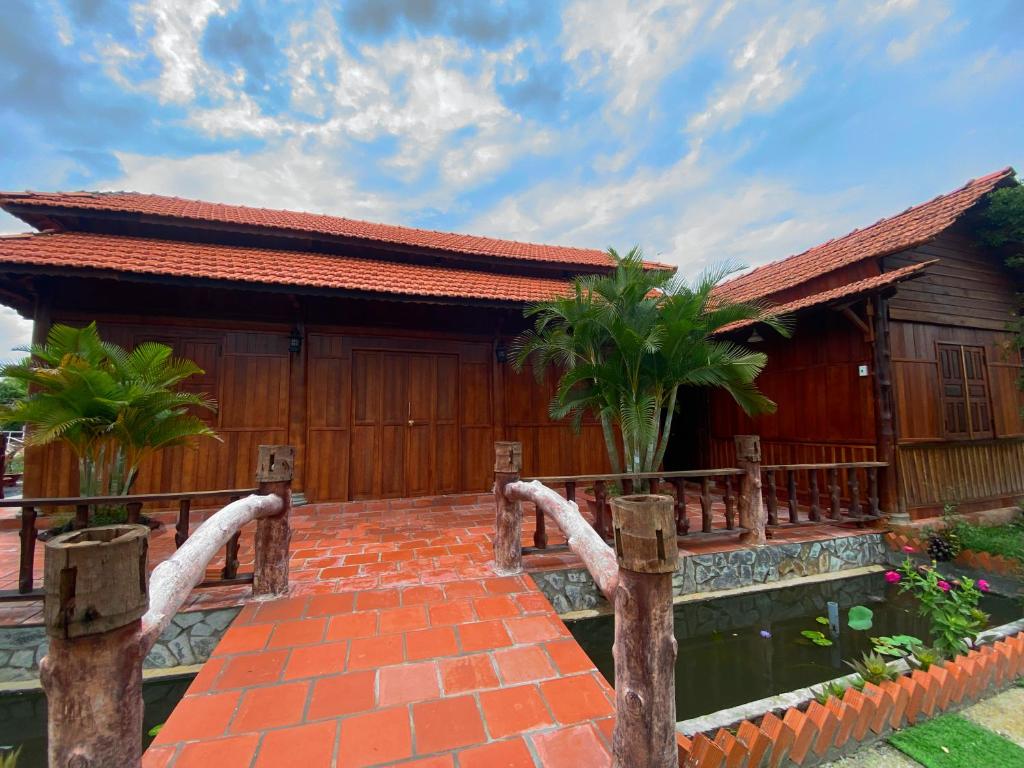 Rooster Mekong Garden and Villas 外観