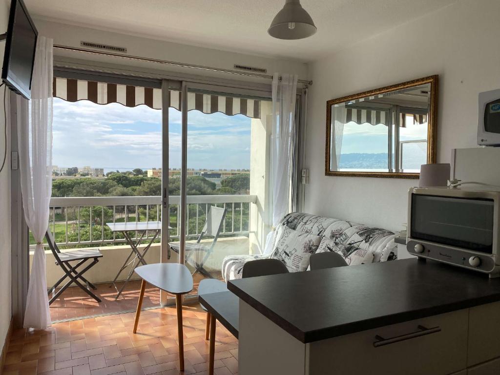 Appartement T1 lumineux avec balcon et vue sur étang à Balaruc-les-Bains - FR-1-553-295 - 4