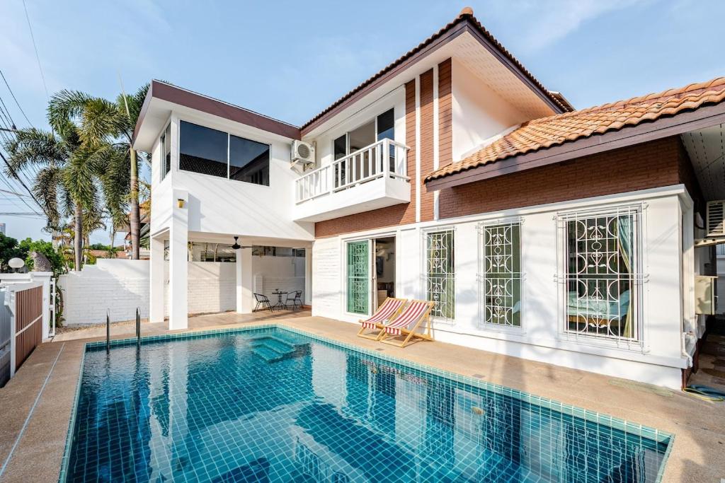G warmth Pool Villa, Pattaya South