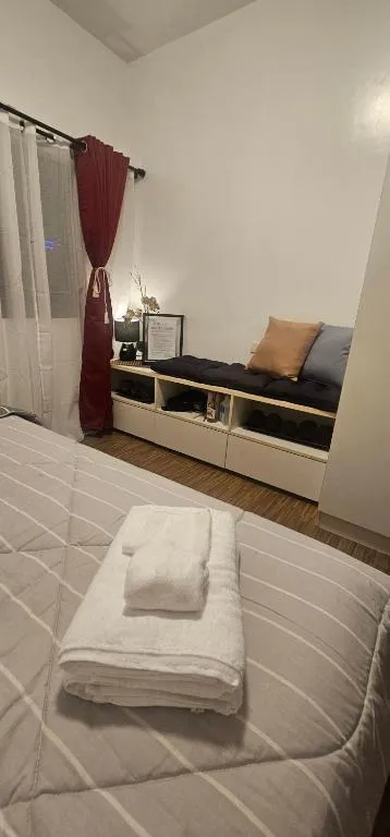 Laidback Cavern at Studio City Alabang，位于马尼拉的酒店