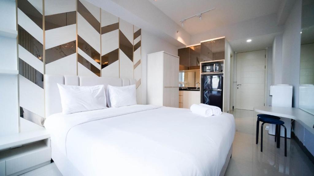 Comfy Studio (No Kitchen) Apartment at Benson Supermall Mansion By Travelio, Surabaja