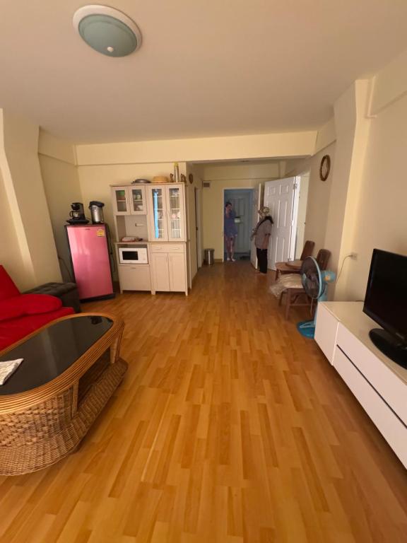 Pacha One, Ban Chamrung